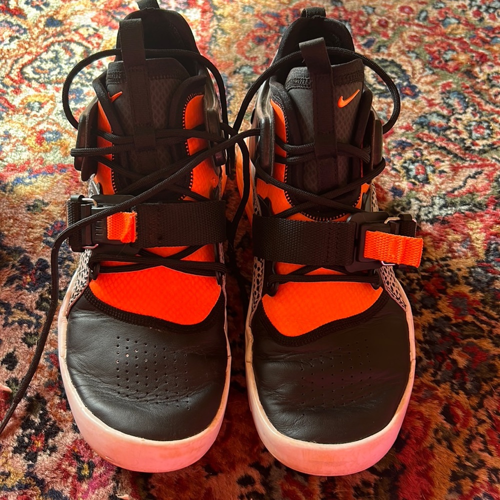 Nike Air Force 270 Safari Mens 7.5 Sneakers Black Hyper Crimson Wolf Grey White